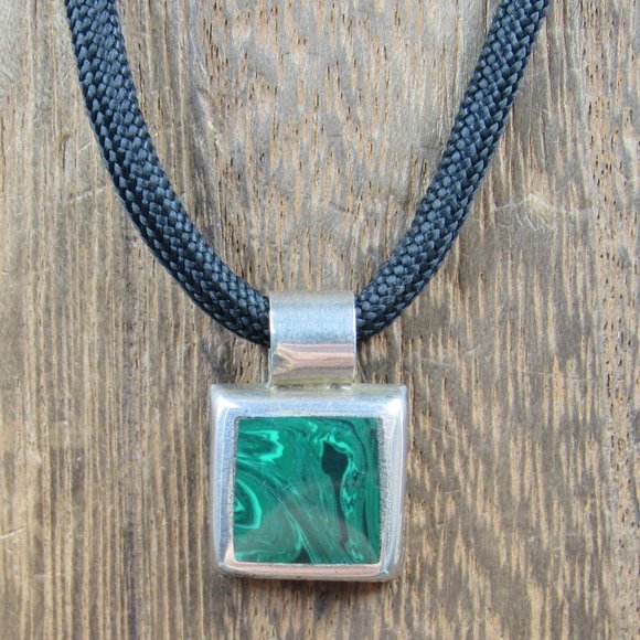 Jewelry - 16 Inch Sterling Silver & Cloth Malachite Inlay Necklace